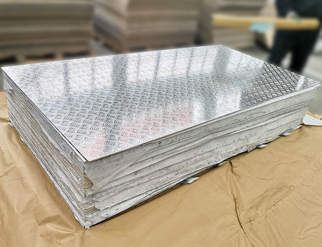 The patterned aluminum plate is prone to deformation during welding