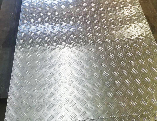 Patterned aluminum plate has those advantages