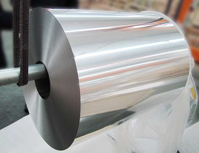 Why is aluminum foil so popular in the food packaging industry?