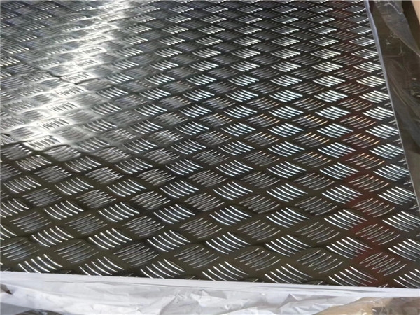 The application of patterned aluminum plate